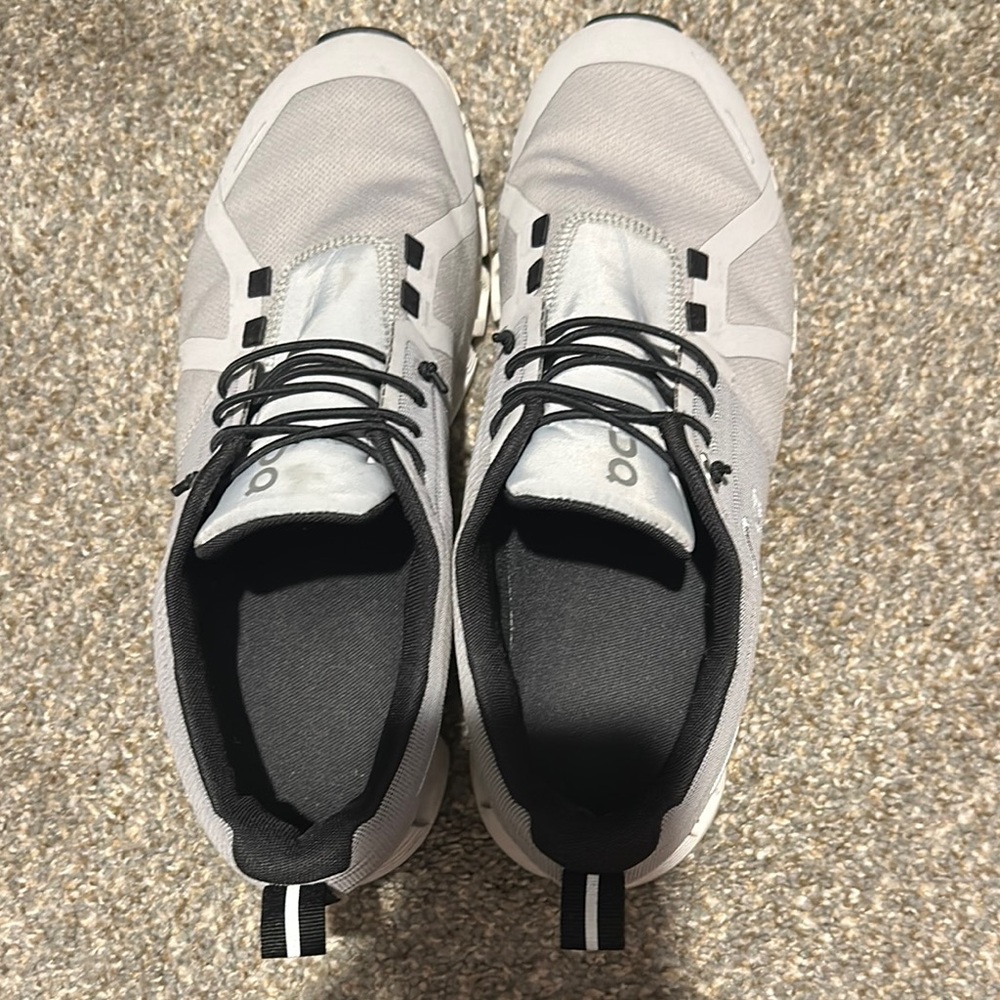 On Running womens Light Gray Sneakers